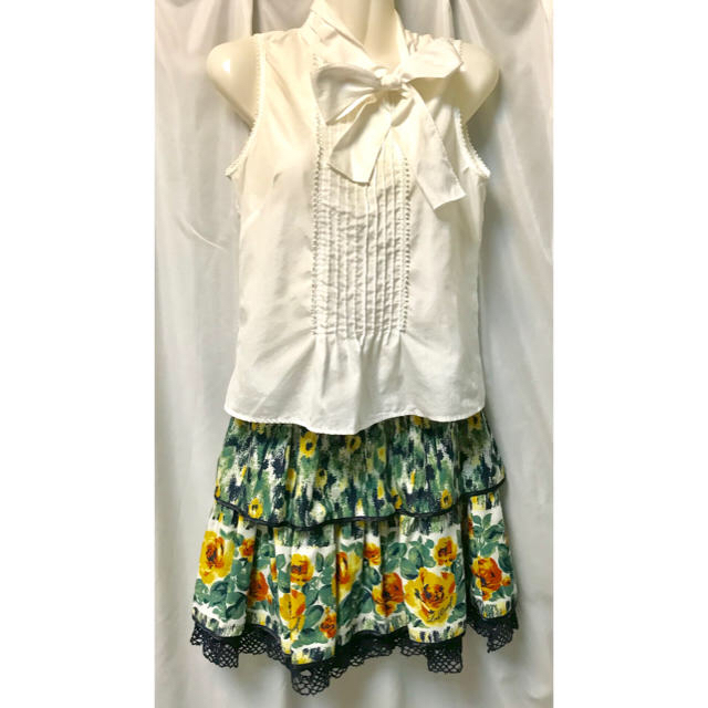 Lois CRAYON(ロイスクレヨン)の送料込み！Lois Crayon 花柄スカート レディースのスカート(ひざ丈スカート)の商品写真
