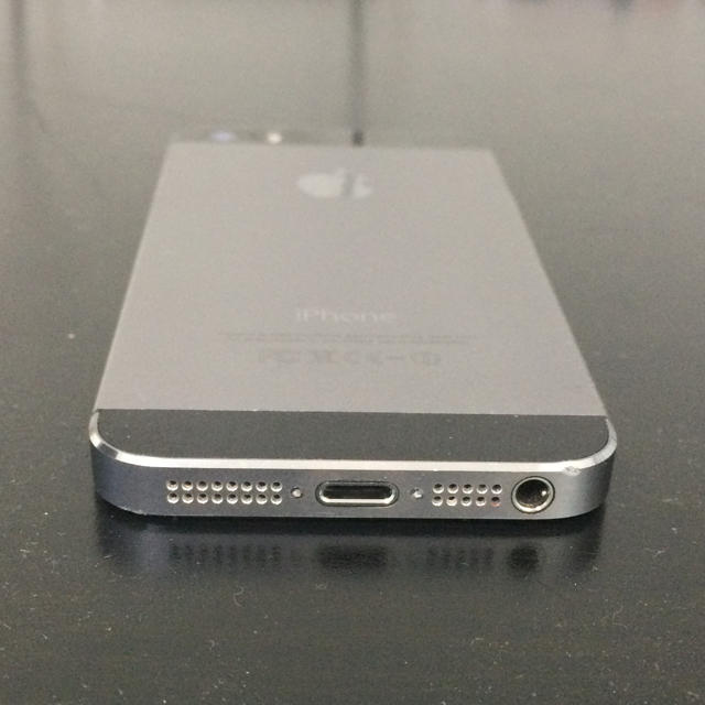 iPhone 5s  ドコモ スペースグレー 2