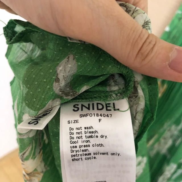 SNIDEL(スナイデル)のSNIDEL ハーフスリーブプリントミドルワンピース レディースのワンピース(ロングワンピース/マキシワンピース)の商品写真