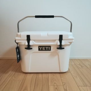 スノーピーク(Snow Peak)の送料込み 新品未使用 YETI クーラーボックス Roadie20(調理器具)