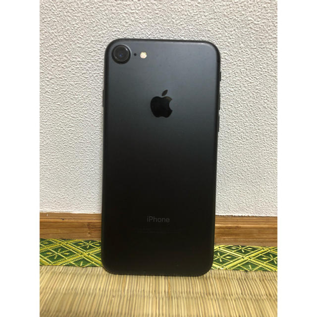 NTTdocomo(エヌティティドコモ)のiPhone7 32GB docomo ブラック 本体 スマホ/家電/カメラのスマートフォン/携帯電話(スマートフォン本体)の商品写真