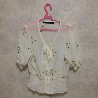 フィント(F i.n.t)の小花柄シャツ(シャツ/ブラウス(半袖/袖なし))