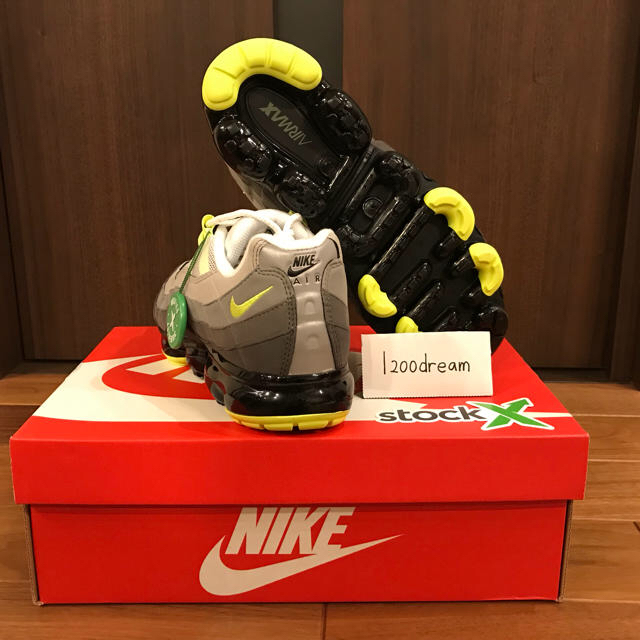 NIKE(ナイキ)の【海外正規】希少 26cm NIKE AIR vapormax 95 NEON メンズの靴/シューズ(スニーカー)の商品写真