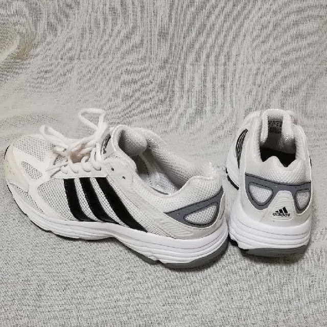 adidas(アディダス)のadidasスニーカー レディースの靴/シューズ(スニーカー)の商品写真