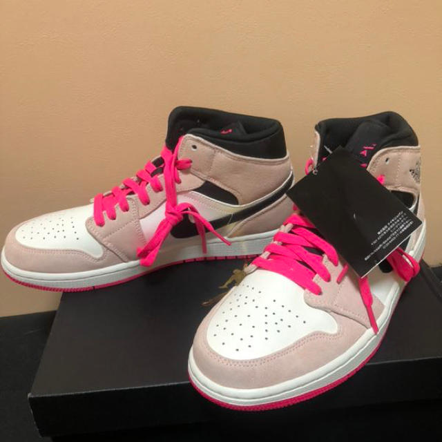 NIKE(ナイキ)のNIKE AIR JORDAN1 MID SE CRIMSON TINT メンズの靴/シューズ(スニーカー)の商品写真