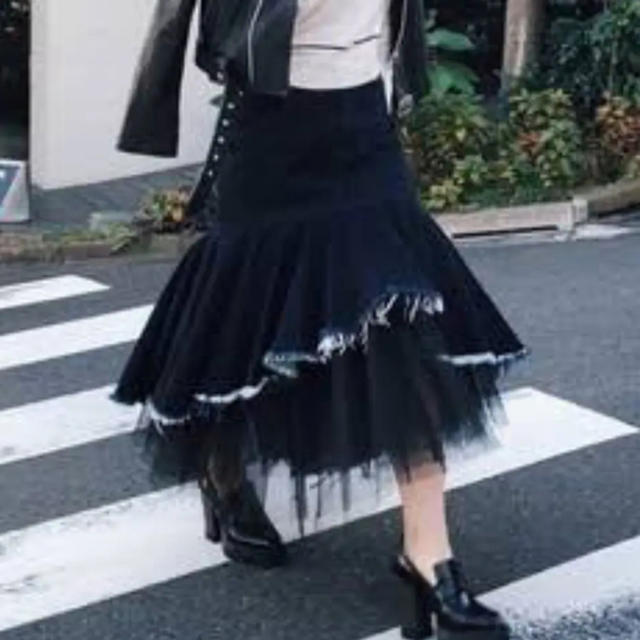 Ameri VINTAGE(アメリヴィンテージ)のAMERI VINTAGE パニエ付きデニムスカート レディースのスカート(ロングスカート)の商品写真