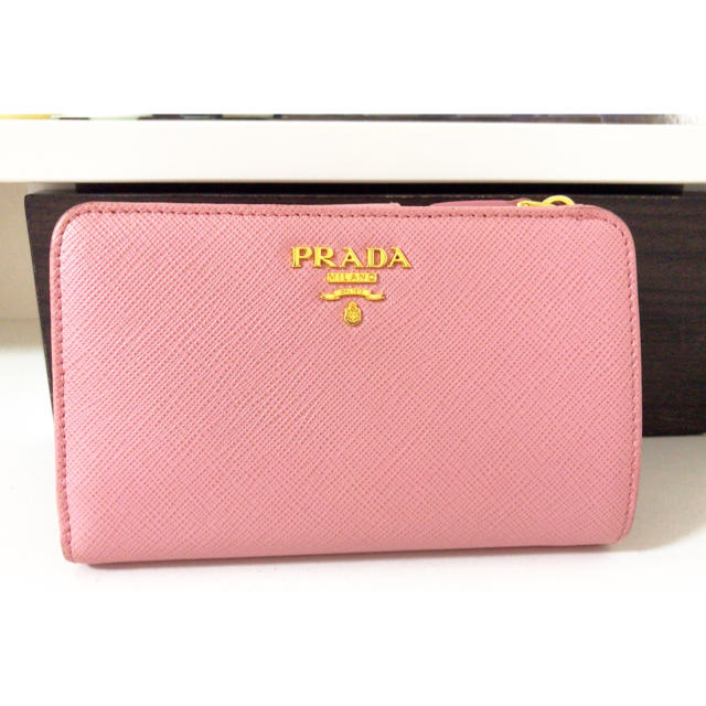 PRADA プラダ ピンク折り財布のサムネイル