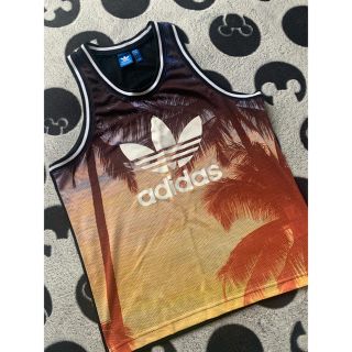 アディダス(adidas)のタンクトップ(タンクトップ)