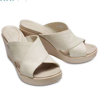 クロックス(crocs)の新品 クロックス  レイ2.0 cross strap wedge w8(サンダル)