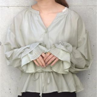 ダブルクローゼット(w closet)のw closet ウエストシャーリング袖プリーツブラウス(シャツ/ブラウス(長袖/七分))