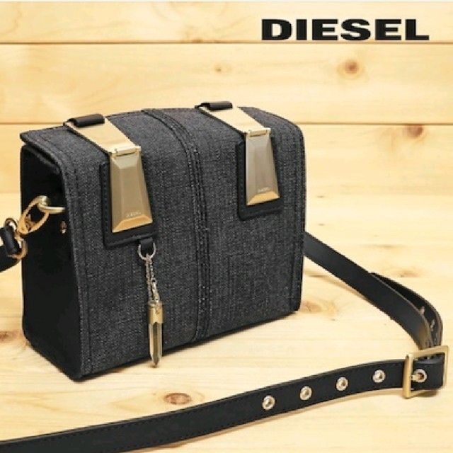 DIESEL(ディーゼル)の【新品未使用】DIESEL デニムバッグ レディースのバッグ(ショルダーバッグ)の商品写真