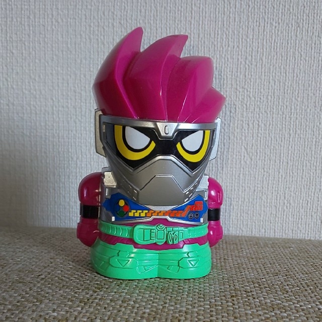 仮面ライダー エグゼイド 貯金箱 エンタメ/ホビーのおもちゃ/ぬいぐるみ(キャラクターグッズ)の商品写真