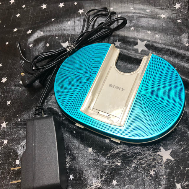 WALKMAN(ウォークマン)の訳あり品 ウォークマン スピーカー 充電器付き スマホ/家電/カメラのオーディオ機器(スピーカー)の商品写真