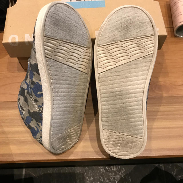 TOMS(トムズ)の専用TOMSスリッポン17センチ キッズ/ベビー/マタニティのキッズ靴/シューズ(15cm~)(スリッポン)の商品写真