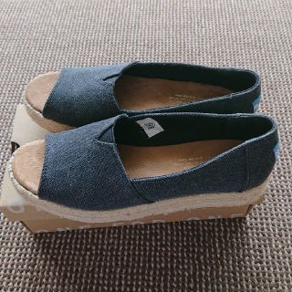 トムズ(TOMS)の美品 トムス オープントウ サンダル グレー 23㎝(サンダル)