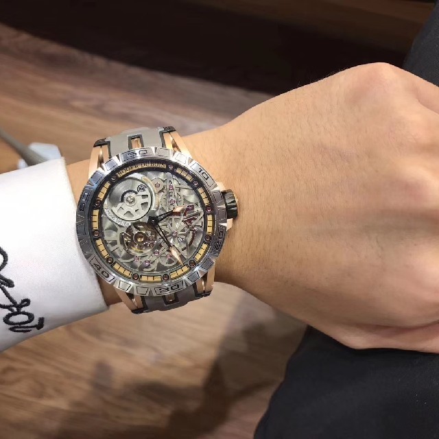 エルメス コピー 専門販売店 / ROGER DUBUIS - ロジェデュブイメンズ腕時計自動巻きの通販 by エミコ's shop｜ロジェデュブイならラクマ