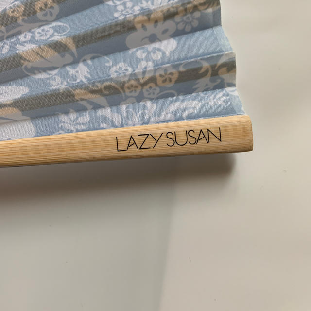 LAZY SUSAN(レイジースーザン)の扇子 レディースのファッション小物(その他)の商品写真