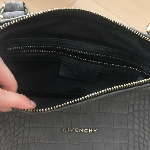 GIVENCHY(ジバンシィ)のりく様専用　お値下げ！givenchy pandora ジバンシー パンドラ  レディースのバッグ(トートバッグ)の商品写真