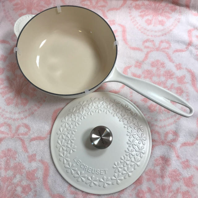 ル・クルーゼ フラワーレリーフコットン ソーシエ21cm | www.jarussi