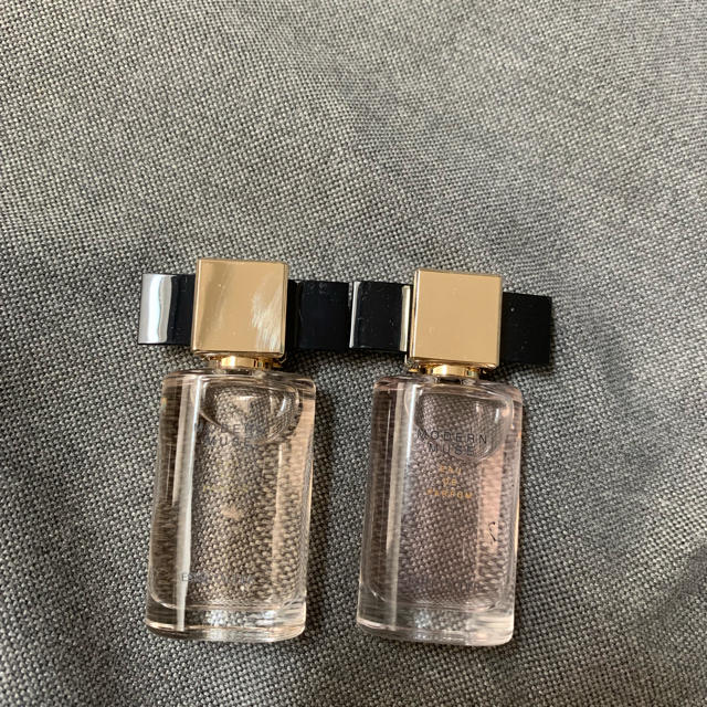 Estee Lauder(エスティローダー)のモダンミューズ 7ml  2個セット プレゼント付 コスメ/美容の香水(香水(女性用))の商品写真