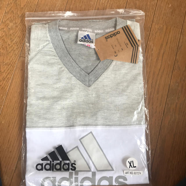 adidas(アディダス)のadidas VTシャツ メンズのトップス(Tシャツ/カットソー(半袖/袖なし))の商品写真