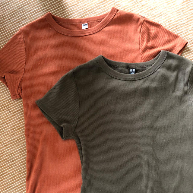 UNIQLO(ユニクロ)のみく様専用 UNIQLO リブ Tシャツ 2枚セット 使用感あり レディースのトップス(Tシャツ(半袖/袖なし))の商品写真