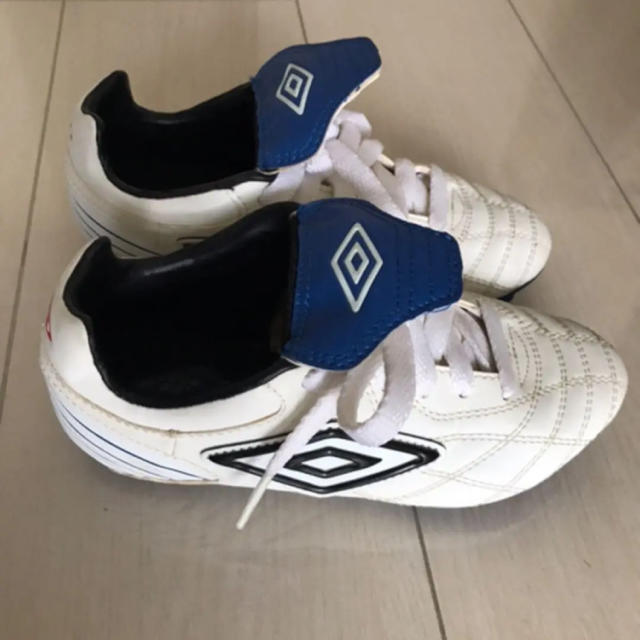 UMBRO(アンブロ)のrenta様♡専用‼︎サッカーシューズ アンブロ 19㎝ スポーツ/アウトドアのサッカー/フットサル(シューズ)の商品写真