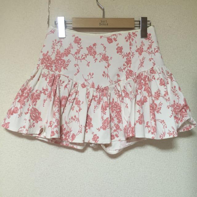 MERCURYDUO(マーキュリーデュオ)のマーキュリーデュオ花柄キュロット レディースのスカート(ミニスカート)の商品写真