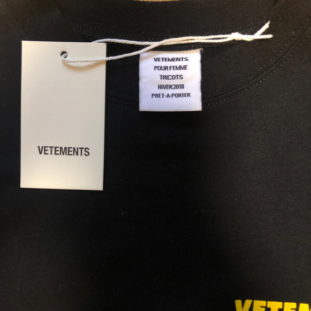 VETEMENTS Tシャツ