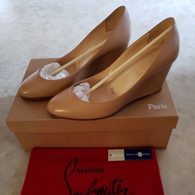 Christian Louboutin(クリスチャンルブタン)の【美品】ヌーディーカラー　クリスチャンルブタン36 2/1 レディースの靴/シューズ(ハイヒール/パンプス)の商品写真