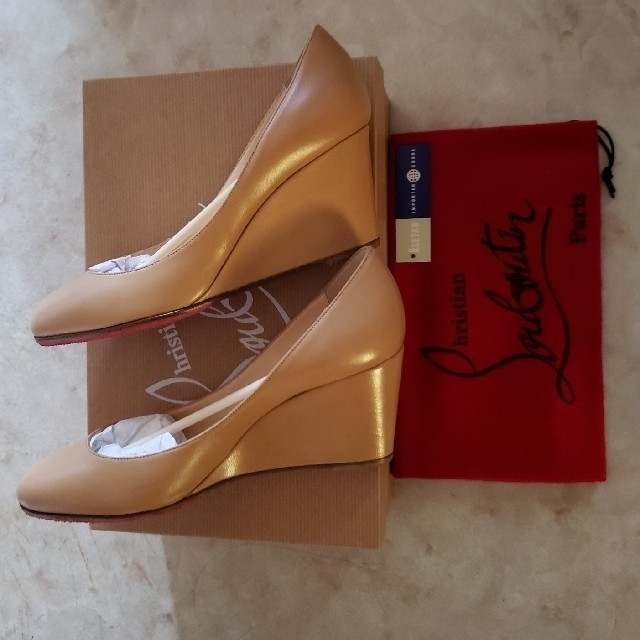 Christian Louboutin(クリスチャンルブタン)の【美品】ヌーディーカラー　クリスチャンルブタン36 2/1 レディースの靴/シューズ(ハイヒール/パンプス)の商品写真