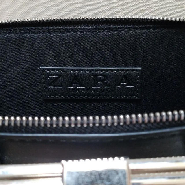 ZARA(ザラ)のZARAクリアショルダーBag レディースのバッグ(ショルダーバッグ)の商品写真