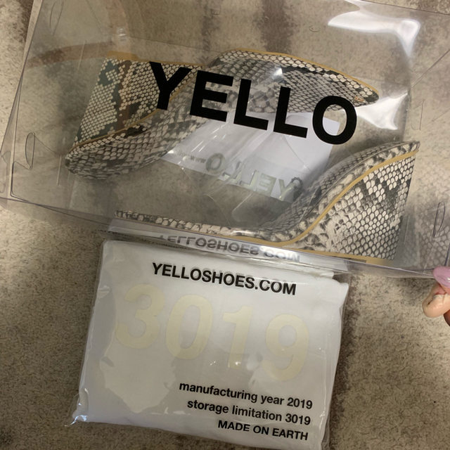 新品 YELLO サンダル