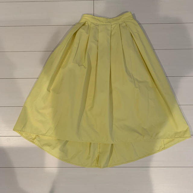 GU(ジーユー)のGU 裏地付きプリーツスカート イエロー 美品  レディースのスカート(ひざ丈スカート)の商品写真