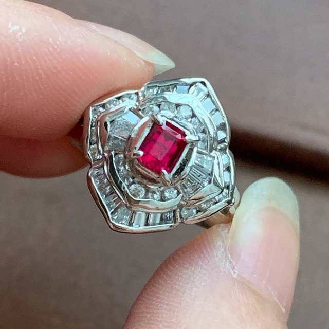 かりんとう様ご専用 Pt900 強ネオン！ レッドベリルとダイヤモンドのリング レディースのアクセサリー(リング(指輪))の商品写真