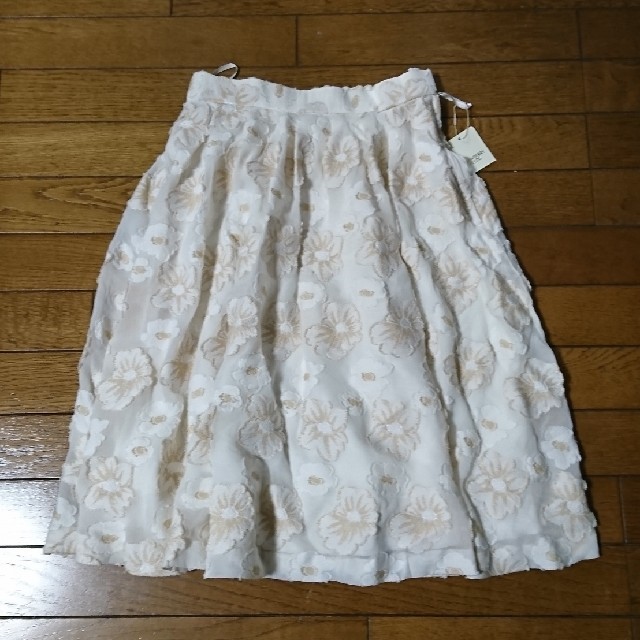 25920円 新品 ストロベリーフィールズ 花 フラワー刺繍 スカート ベージュ
