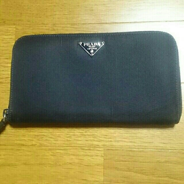 ☆ミラ様専用ページになります☆プラダ長財布 三角ロゴ ラウンド