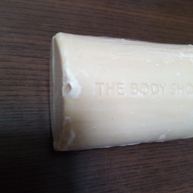 THE BODY SHOP(ザボディショップ)のザ・ボディショップホワイトムスククリーミィボディソープ60g コスメ/美容のスキンケア/基礎化粧品(その他)の商品写真