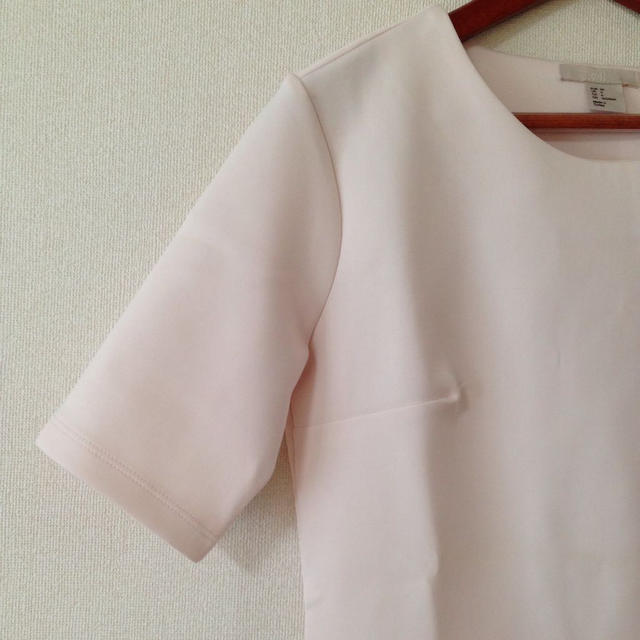 H&M(エイチアンドエム)のベビーピンク ペプラム❤️ レディースのトップス(カットソー(半袖/袖なし))の商品写真