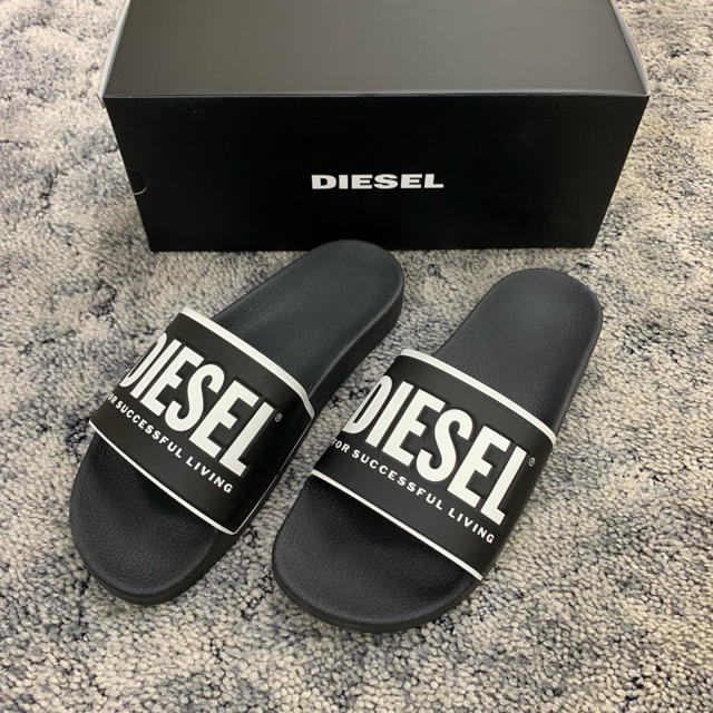 DIESEL(ディーゼル)のDIESELディーゼル新品箱付きロゴシャワーサンダル人気ブラック送料込み メンズの靴/シューズ(サンダル)の商品写真