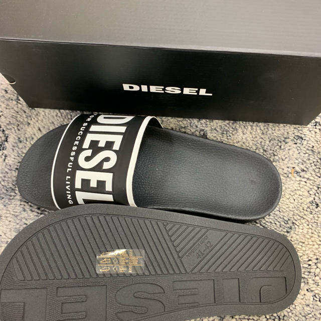 DIESEL(ディーゼル)のDIESELディーゼル新品箱付きロゴシャワーサンダル人気ブラック送料込み メンズの靴/シューズ(サンダル)の商品写真