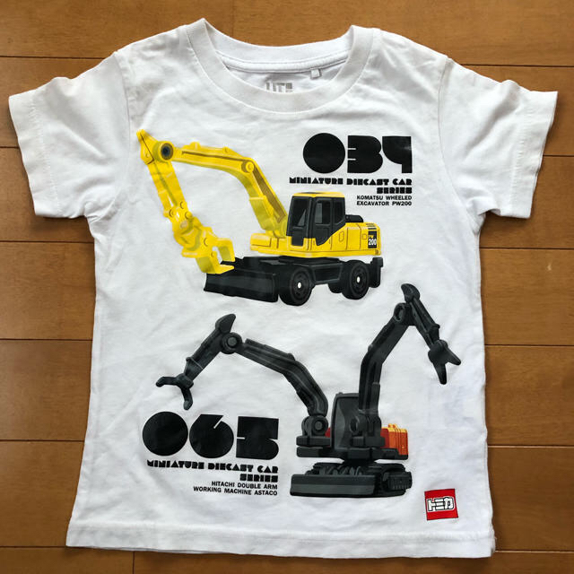 UNIQLO(ユニクロ)のユニクロ トミカ Tシャツ 2枚セット キッズ/ベビー/マタニティのキッズ服男の子用(90cm~)(Tシャツ/カットソー)の商品写真