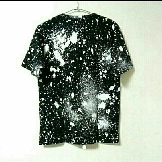 ZARA(ザラ)の■【ANANDA様専用】白黒2枚組 新品  ペンキ ペイント 総柄 Tシャツ メンズのトップス(Tシャツ/カットソー(半袖/袖なし))の商品写真