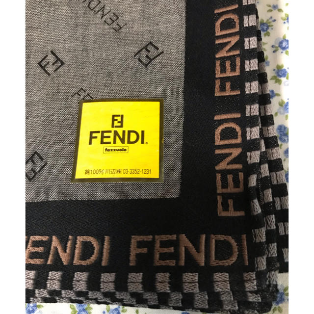 FENDI(フェンディ)の【新品】FENDI フェンディ ハンカチ  グレー 日本製 1枚 レディースのファッション小物(ハンカチ)の商品写真