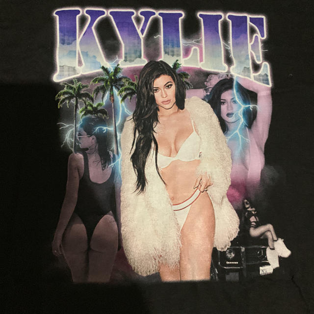 Kylie Cosmetics(カイリーコスメティックス)のthe loud packs kylie jenner Tシャツ メンズのトップス(Tシャツ/カットソー(半袖/袖なし))の商品写真