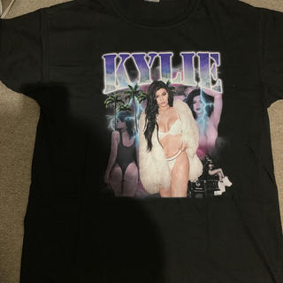 カイリーコスメティックス(Kylie Cosmetics)のthe loud packs kylie jenner Tシャツ(Tシャツ/カットソー(半袖/袖なし))