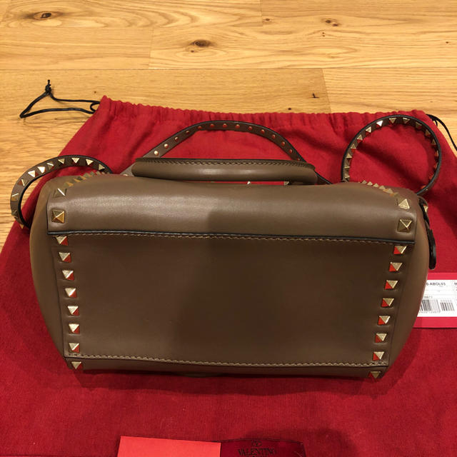 valentino garavani(ヴァレンティノガラヴァーニ)のバレンチノガラバーニ ロックスタッズ レディースのバッグ(ショルダーバッグ)の商品写真