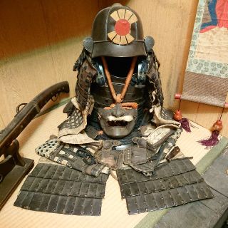 本物保証 江戸時代 中期 約300年前 甲冑 鎧 鎧櫃 美術品 戦国武将 武具の通販 ラクマ