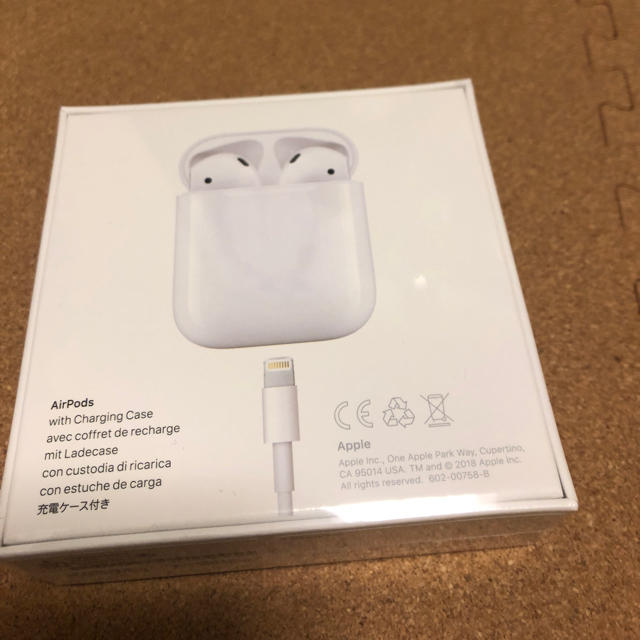 Apple(アップル)のAirPods スマホ/家電/カメラのオーディオ機器(ヘッドフォン/イヤフォン)の商品写真