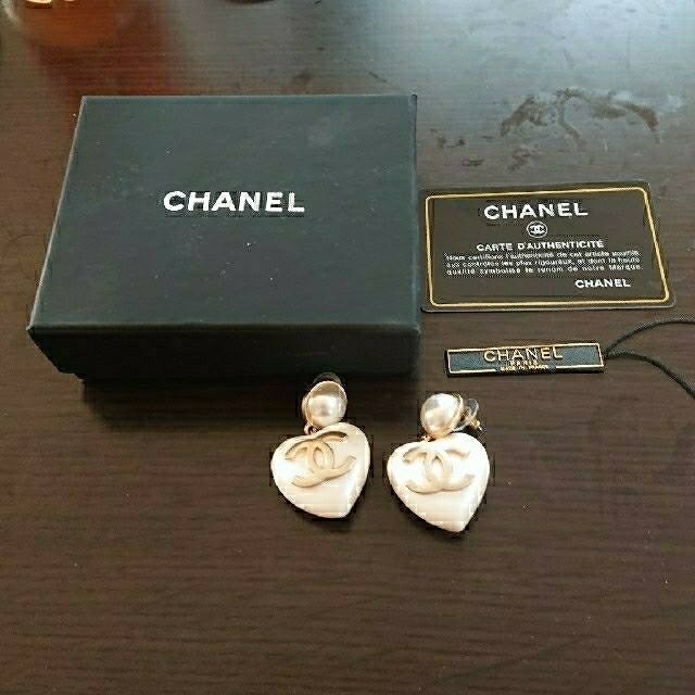 未使用CHANEL ハート型ピアス アクセサリー 未使用CHANEL ハート型ピアス アクセサリー